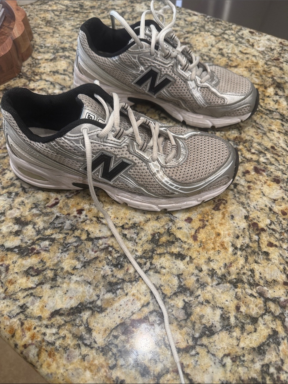 New Balance Men’s Silver and Black Mesh Athletic Sneakers